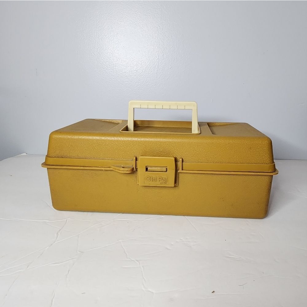 Vintage Old Pal Woodstream PF 1050 Plastic 2 Tray Tackle Box